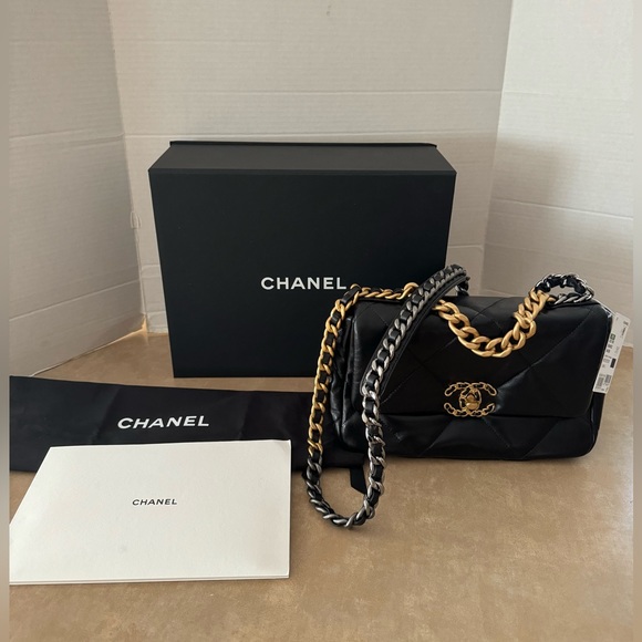 Chanel 19 Handbag - Brand New - Picture 2 of 15